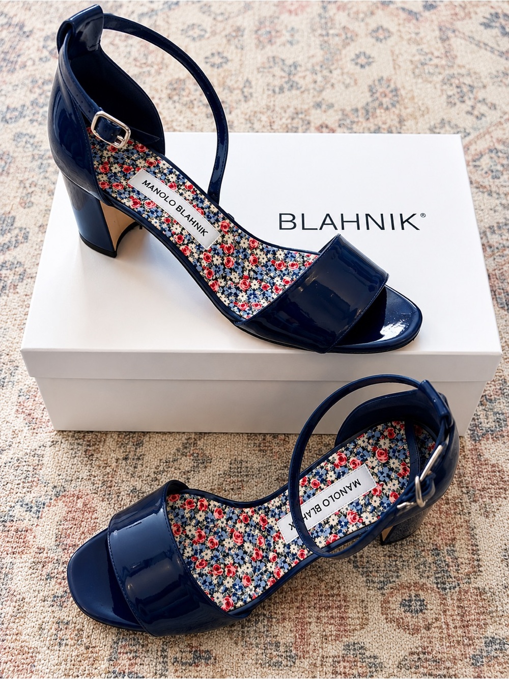 Manolo Blahnik Lauratomod Patent Leather Floral Sandals Heels Size 40 NIB